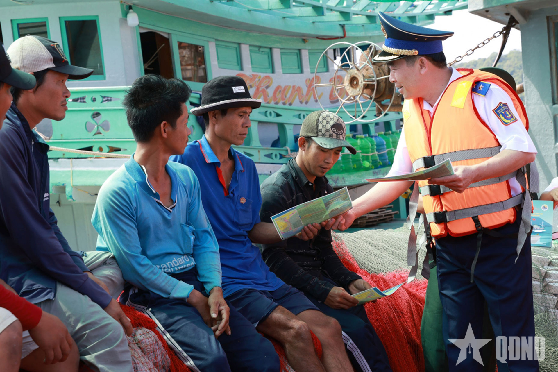 Bình yên biển, đảo quê hương: Giúp ngư dân chủ động phòng, chống khai thác IUU